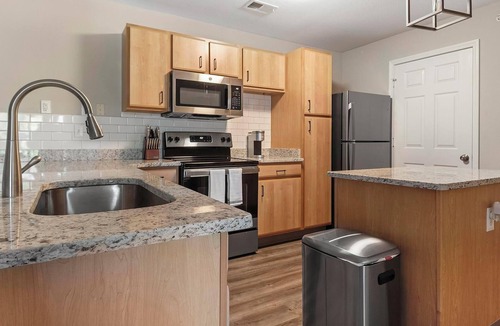 Eureka Apartment | Landing | Incredible 2BD, Gym, Pool