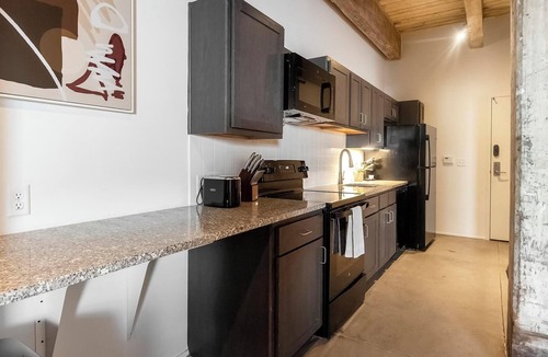 Downtown Memphis Apartment | Landing | Incredible 2BD, Gym, Courtyard