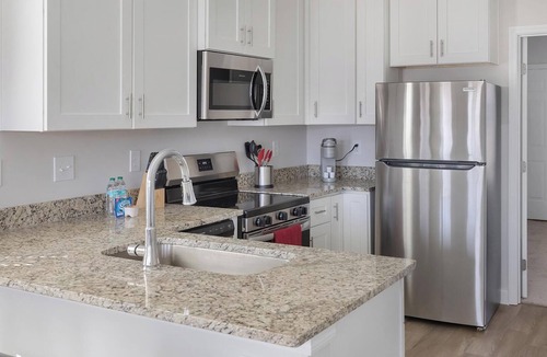 Huntsville Apartment | Landing | Modern 1BD, Gym, Pool