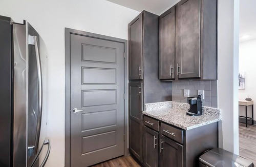 Hurstbourne Apartment | Landing | Modern 1BD, Gym, Clubhouse