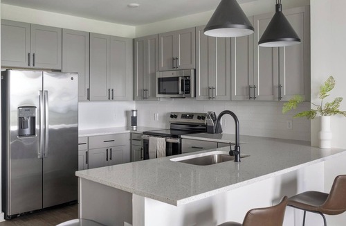 Brentwood Apartment | Landing | Modern 1BD, Gym, Clubhouse