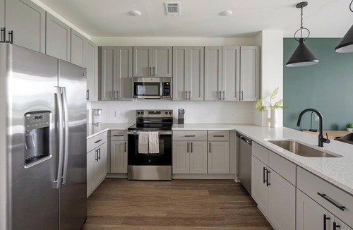 Brentwood Apartment | Landing | Modern 1BD, Gym, Clubhouse