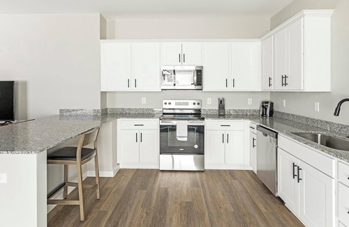 Madison Apartment | Landing | Modern 1BD, Gym, Clubhouse