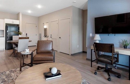 Pinch District Apartment | Landing | Modern 1BD, Gym, Rooftop Lounge
