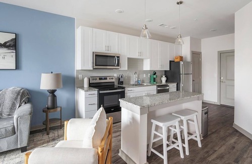 Hurwood Heights Apartment | Landing | Modern 1BD, Pool, Clubhouse