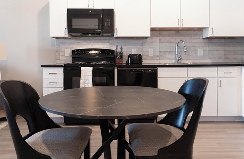 Pinch District Apartment | Landing | Modern 1BD, Yoga Studio, Rooftop Lounge