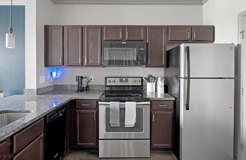 South Nashville Apartment | Landing | Modern 2BD, Pool, Gym
