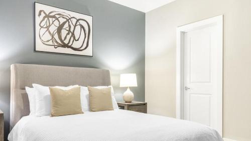 SouthPark Apartment | Landing Modern Apartment with Amazing Amenities (ID1183X016)