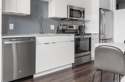 Buckhead Apartment | Landing | Modern Studio, Clubhouse, Pool