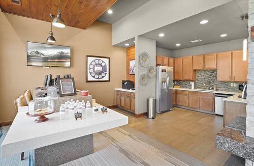 Jenks Apartment | Landing | Spectacular 2BD, Gym, Courtyard