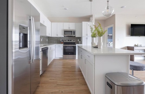 Oakwood Apartment | Landing | Spectacular 2BD, Clubhouse, Gym