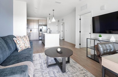 Ono Island Apartment | Landing | Stunning 1BD, Pool, Gym