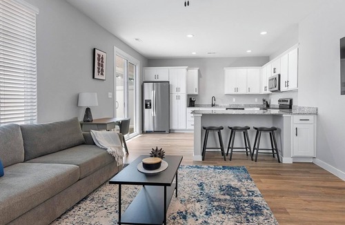 Madison Apartment | Landing | Stunning 1BD, Clubhouse, Courtyard