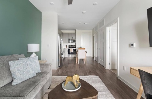 Brentwood Apartment | Landing | Stunning 1BD, Gym, Clubhouse