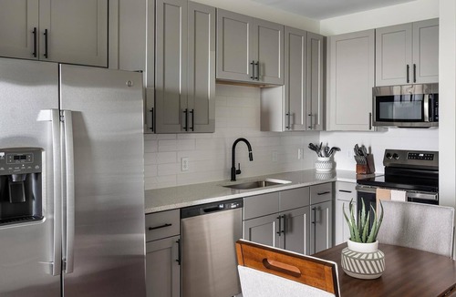 Brentwood Apartment | Landing | Stunning 1BD, Gym, Clubhouse