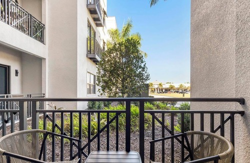 Fort Myers River District Apartment | Landing | Stunning 1BD, Rooftop Lounge, Gym