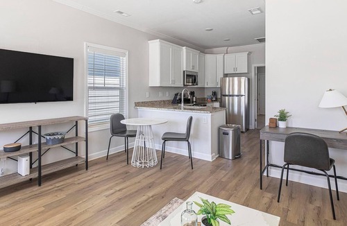 Huntsville Apartment | Landing | Stunning 1BD, Courtyard, Gym