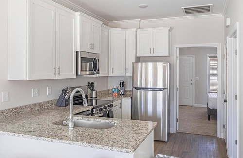 Huntsville Apartment | Landing | Stunning 1BD, Courtyard, Gym
