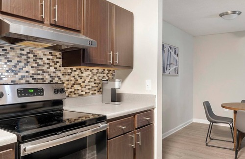 Stockbridge Apartment | Landing | Stunning 2BD, Clubhouse, Gym