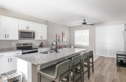 Madison Apartment | Landing | Stunning 2BD, Clubhouse, Gym