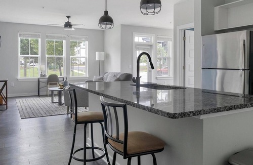 Mableton Apartment | Landing | Stunning 2BD, Gym, Pool