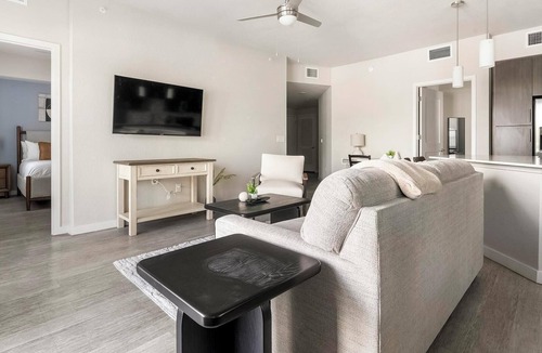 Biggar Apartment | Landing | Stunning 2BD, Clubhouse, Gym