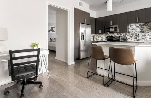 Biggar Apartment | Landing | Stunning 2BD, Clubhouse, Gym