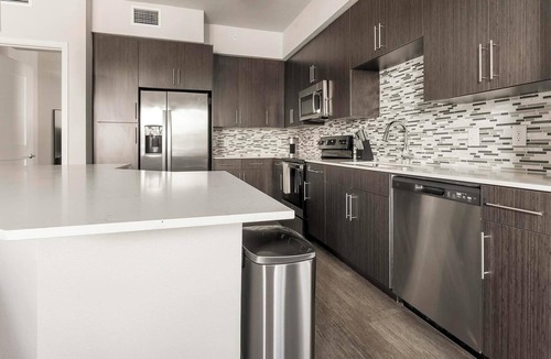 Biggar Apartment | Landing | Stunning 2BD, Clubhouse, Gym