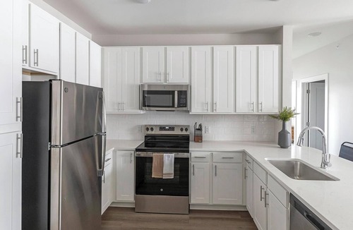 Belle Mina Apartment | Landing | Stunning 2BD, Pool, Gym