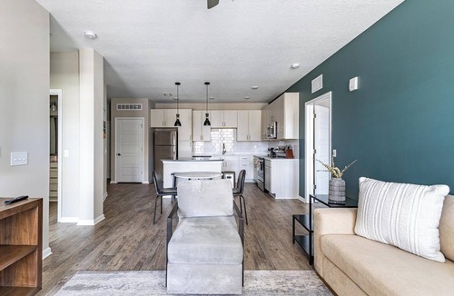 Kenton Apartment | Landing | Stunning 2BD, Yoga Studio, Gym