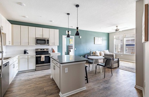 Kenton Apartment | Landing | Stunning 2BD, Yoga Studio, Gym
