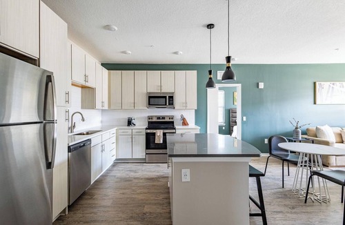Kenton Apartment | Landing | Stunning 2BD, Yoga Studio, Gym