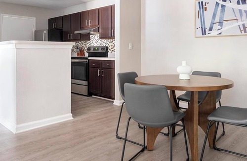 Stockbridge Apartment | Landing | Stunning 3BD, Gym, Clubhouse