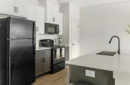 Asheville Apartment | Landing | Stylish 1BD, Gym, Clubhouse