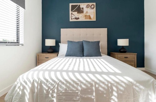 Biggar Apartment | Landing Stylish 1BD Pool Gym