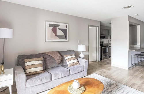 Huntsville Apartment | Landing | Stylish 2BD, Pool, Gym