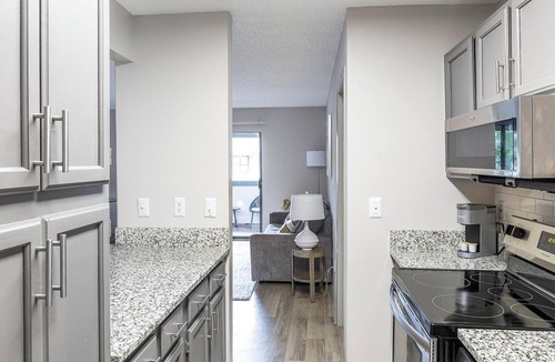 Huntsville Apartment | Landing | Stylish 2BD, Pool, Gym