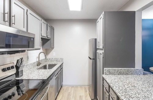 Huntsville Apartment | Landing | Stylish 2BD, Pool, Gym