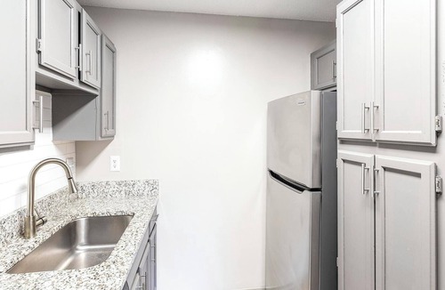 Huntsville Apartment | Landing | Stylish 2BD, Pool, Gym