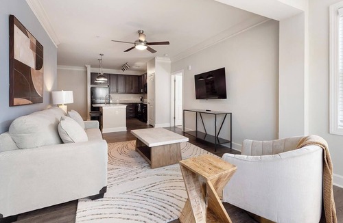 Greer Apartment | Landing | Stylish 3BD, Gym, Pool