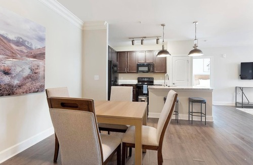 Greer Apartment | Landing | Stylish 3BD, Gym, Pool