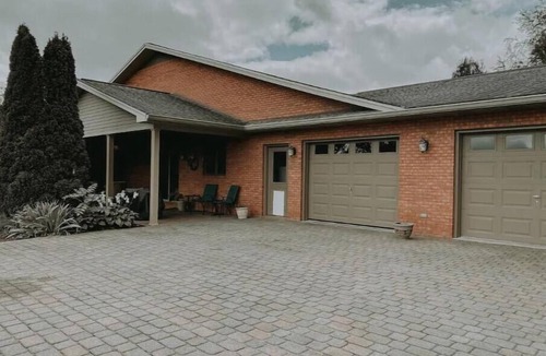 Abingdon Apartment | Large 3BR - 2.5 Bath Home on Golf Course /Hiking