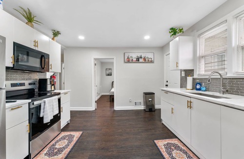 Centreville House | Large 3BR Home Near Dulles w/parking sleeps 8