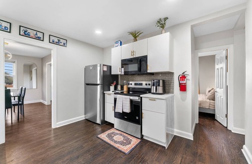 Centreville House | Large 3BR Home Near Dulles w/parking sleeps 8