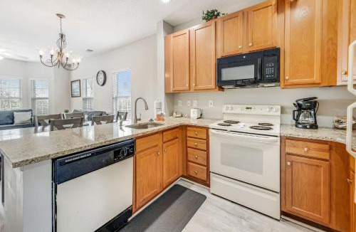 Red Hill House | Large 3BR Private Condo Pool Tennis Great Location