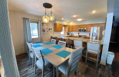 Au Train House | Large 5 bedroom Lodge on the Beach at Northwoods Resort