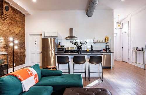 Shelby Park House | Large 5BR Group Home Sleeps 12+ Private Cigar Courtyard AS SEEN ON TV