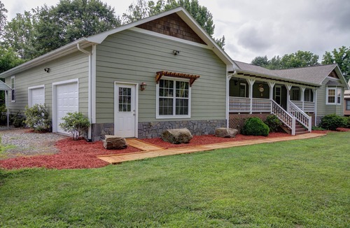 Bryson City House | Large Apartment on Deep Creek, Close To Bryson, The Train, And National Park