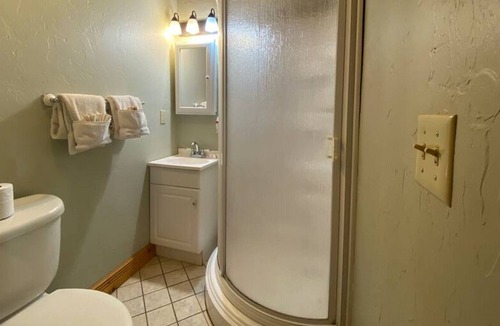 Alarka Cabin | Large Cabin w/Hot Tub & Game Room near Bryson