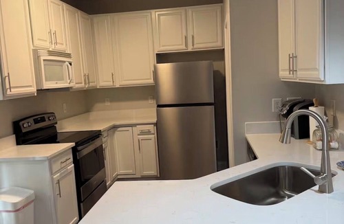 Steele Creek House | Large Charming Home in Charlotte- safe, family friendly, and close to Carowinds